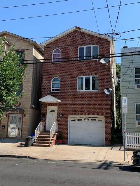 132 Zabriskie St - Photo 1