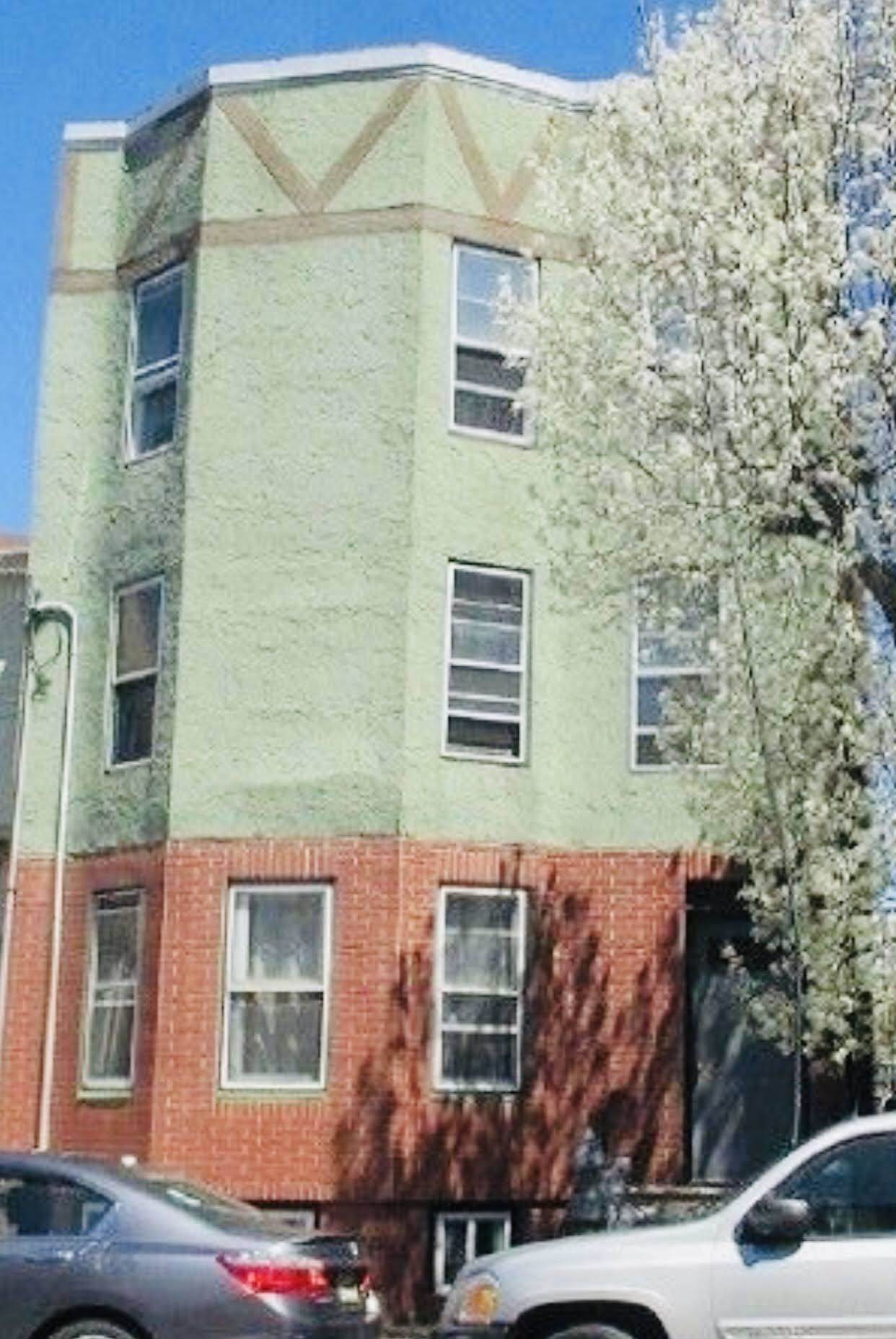 174 Beacon Ave - Photo 1