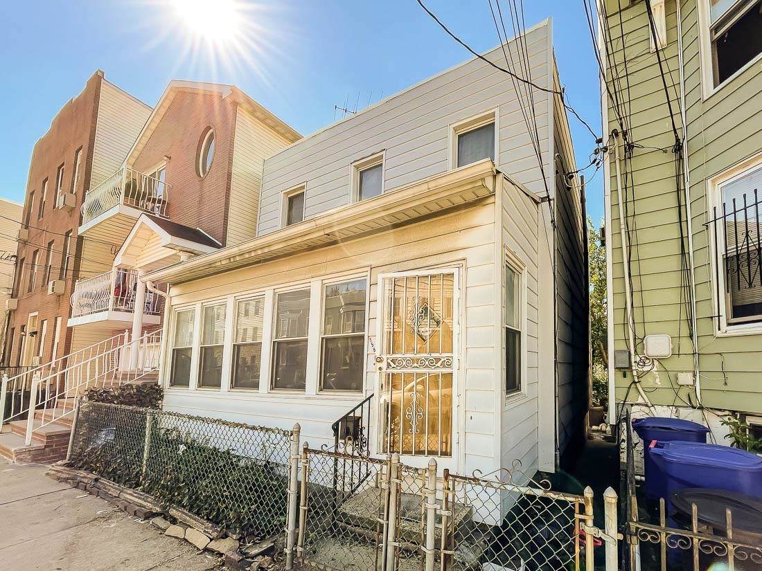 159 Hopkins Ave - Photo 1