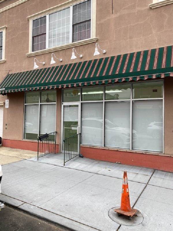 6 Bleeker St - Photo 1