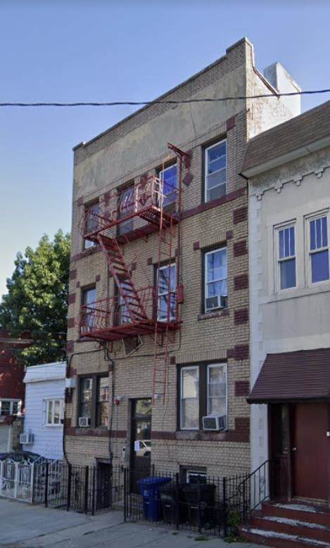 412 4TH ST - Photo 1