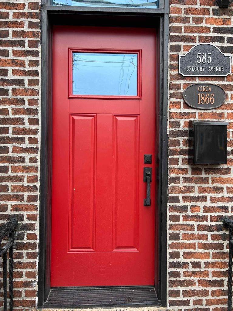 585 Gregory Ave - Photo 1