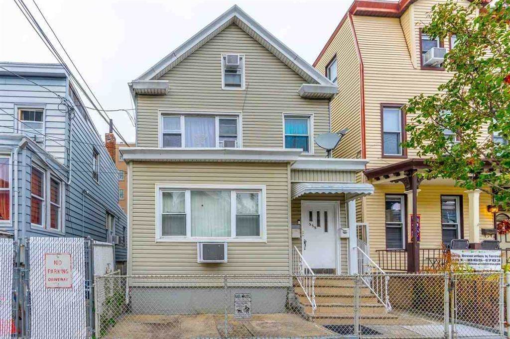 528 29TH ST - Photo 1