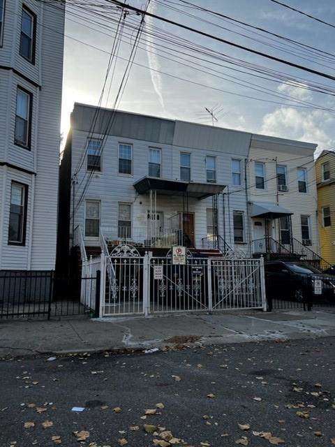 21 Laidlaw Ave - Photo 1