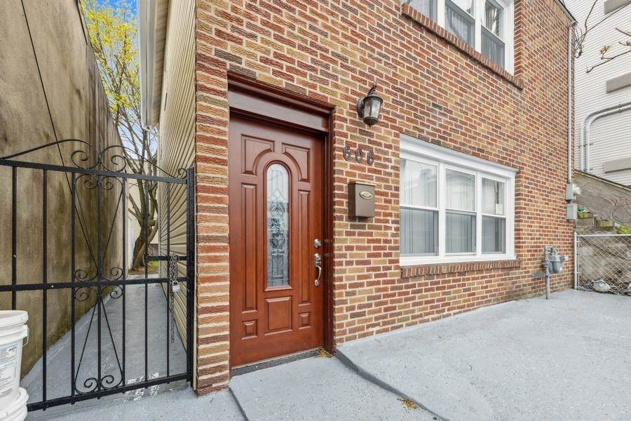606 54TH ST - Photo 1