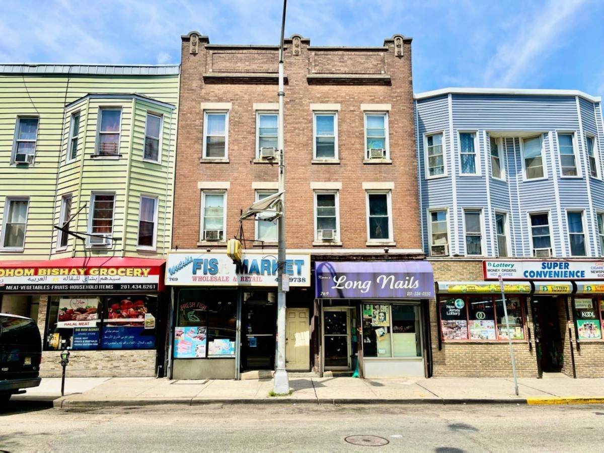 769 West Side Ave - Photo 1