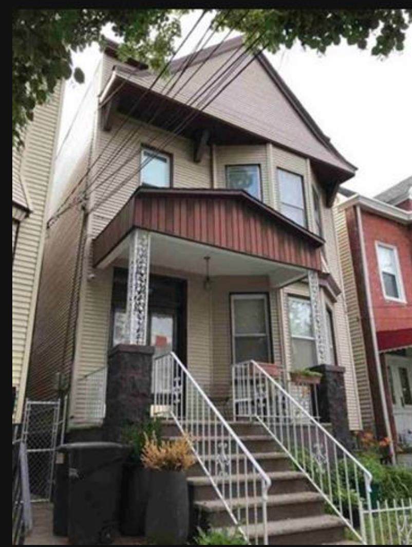 154 Edgar St - Photo 1