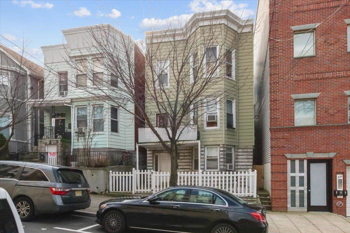 627 38TH ST - Photo 1