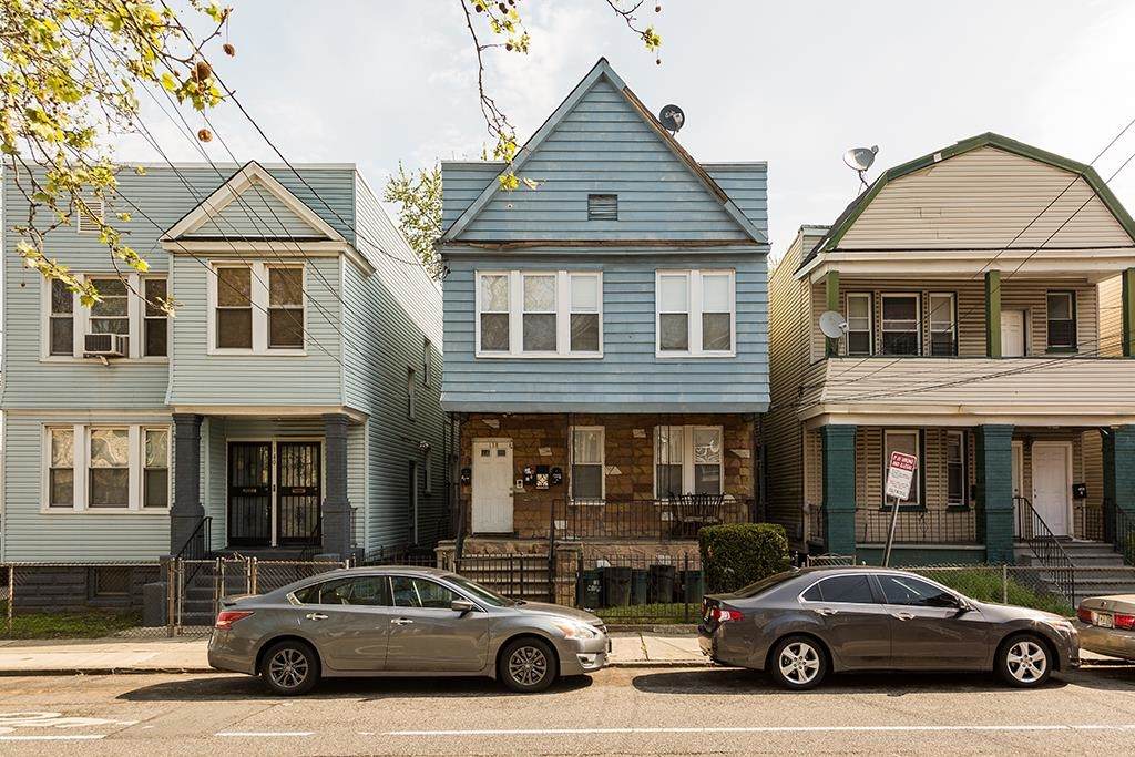 138 Woodlawn Ave - Photo 1
