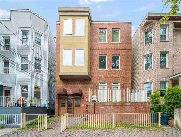 38 Court House Pl - Photo 1