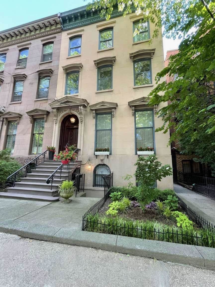 293 York St - Photo 1