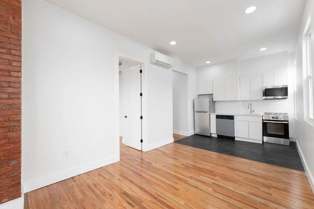 120 Bowers St - Photo 1