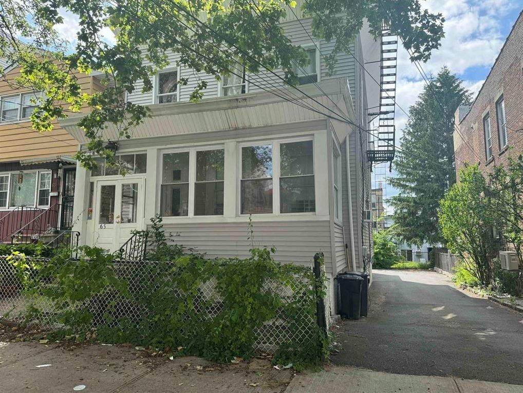 65 Giles Ave - Photo 1