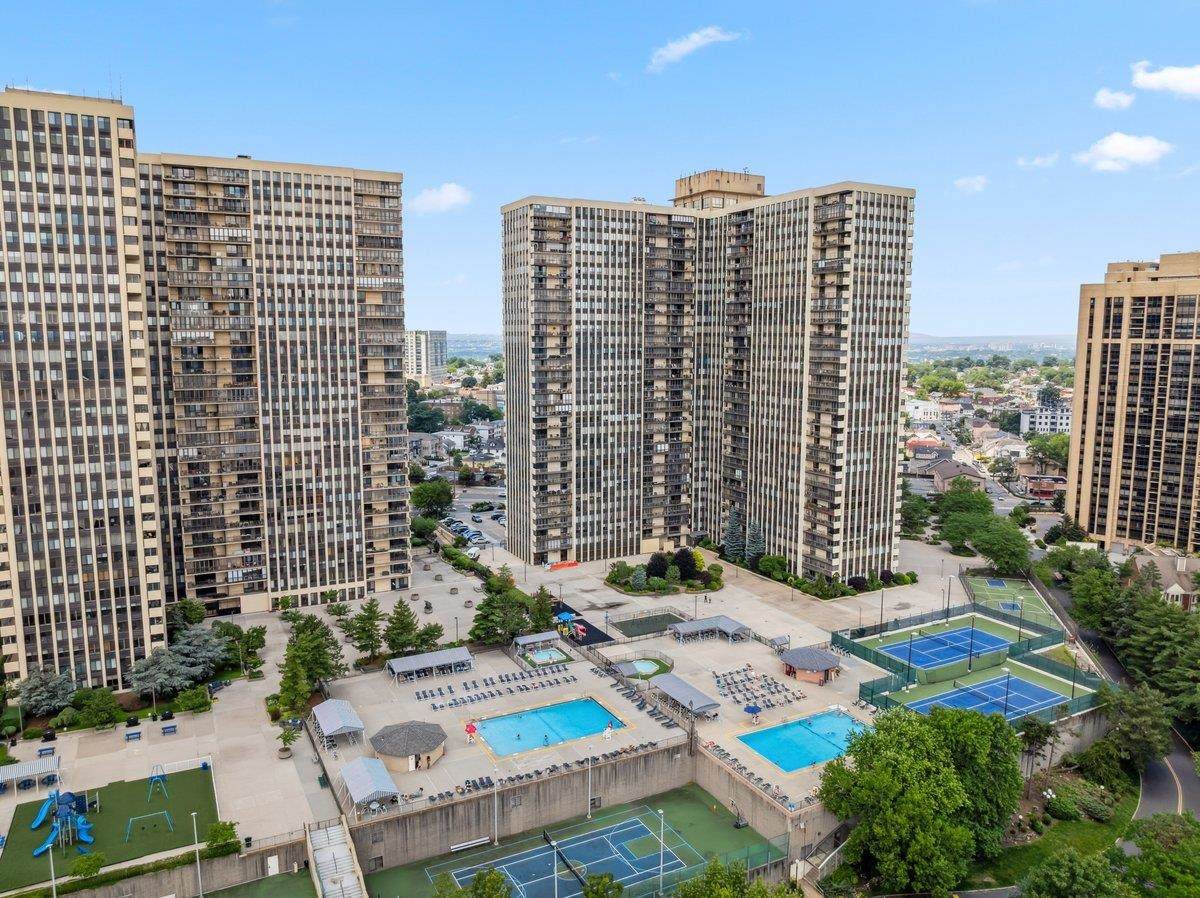 300 Winston Dr - Photo 1