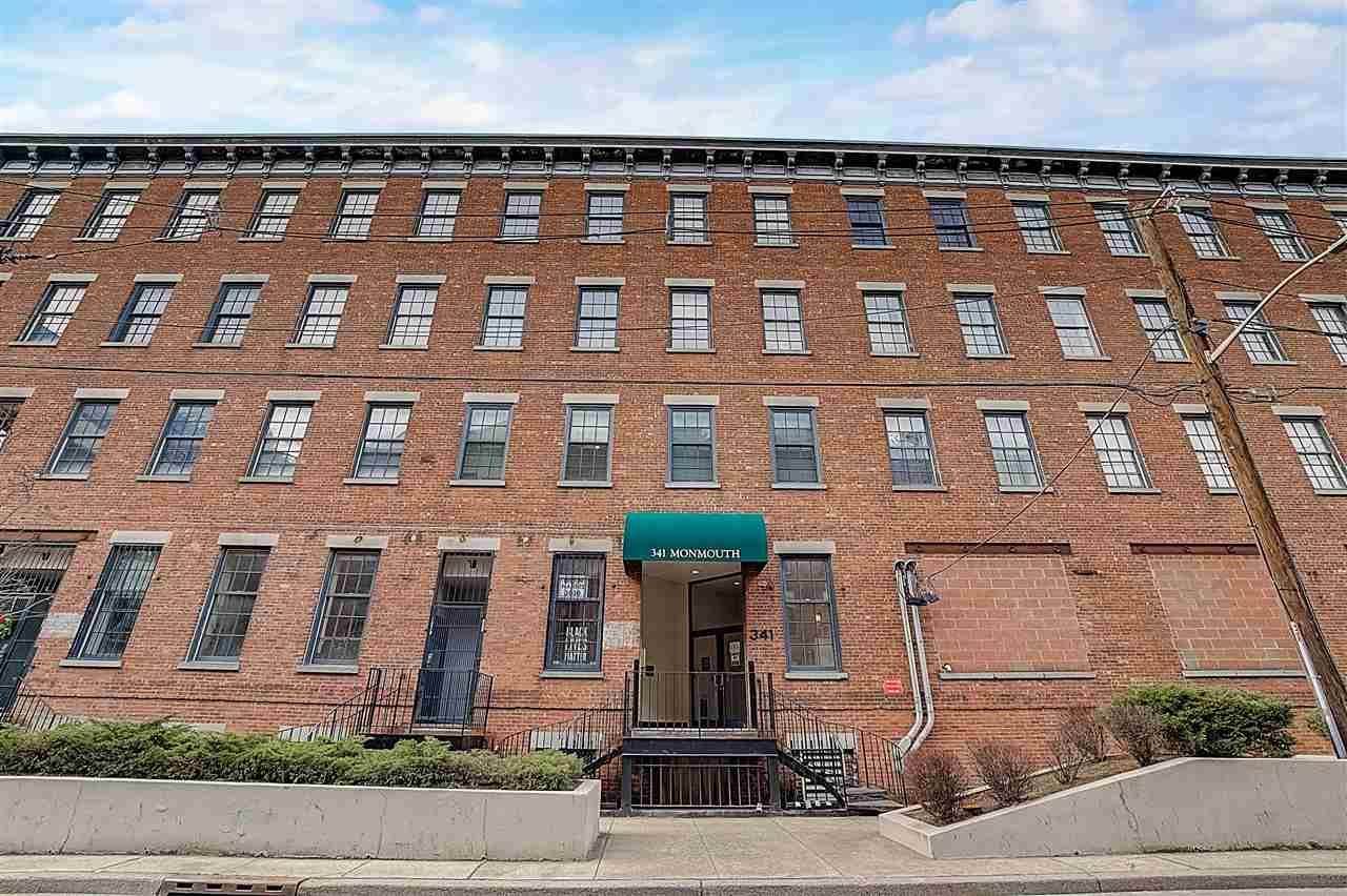 341 Monmouth St - Photo 1