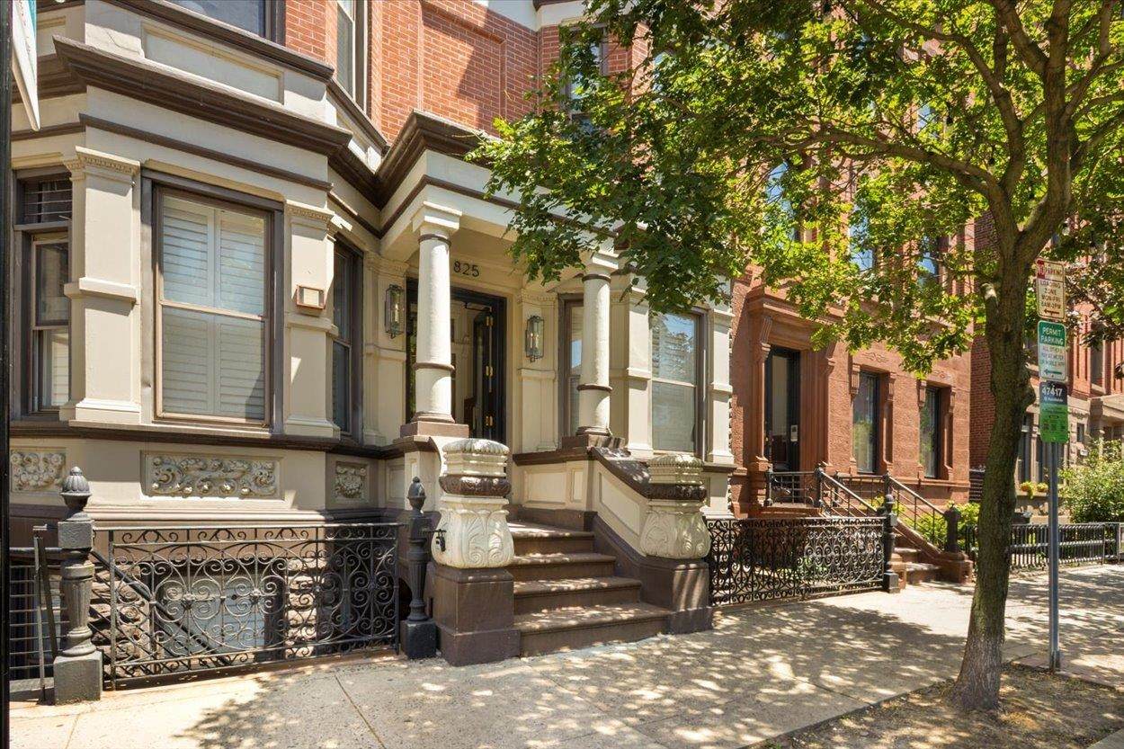 825 Washington St - Photo 1