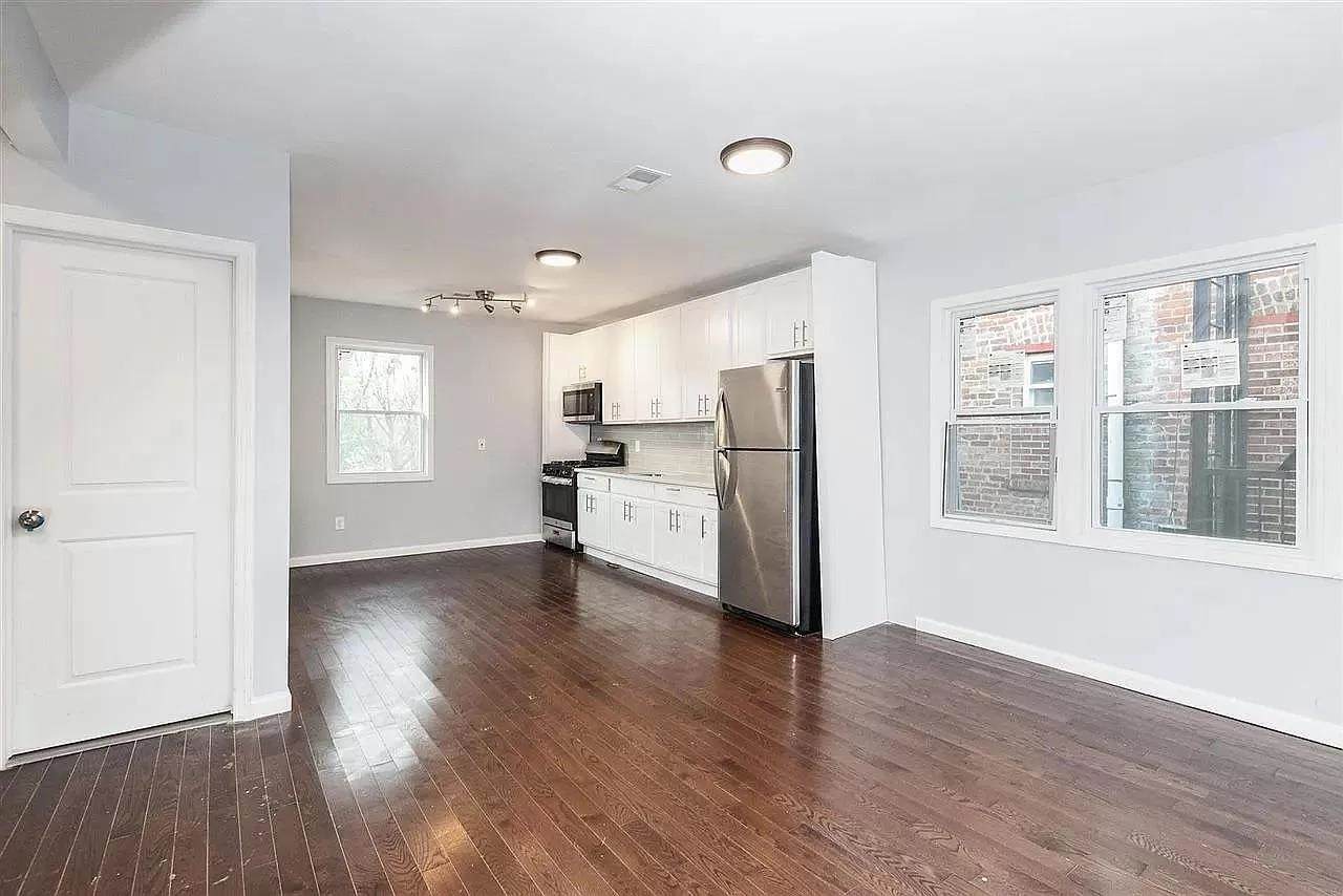 285 Grant Ave - Photo 1