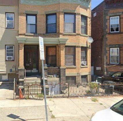 32 Irving St - Photo 1