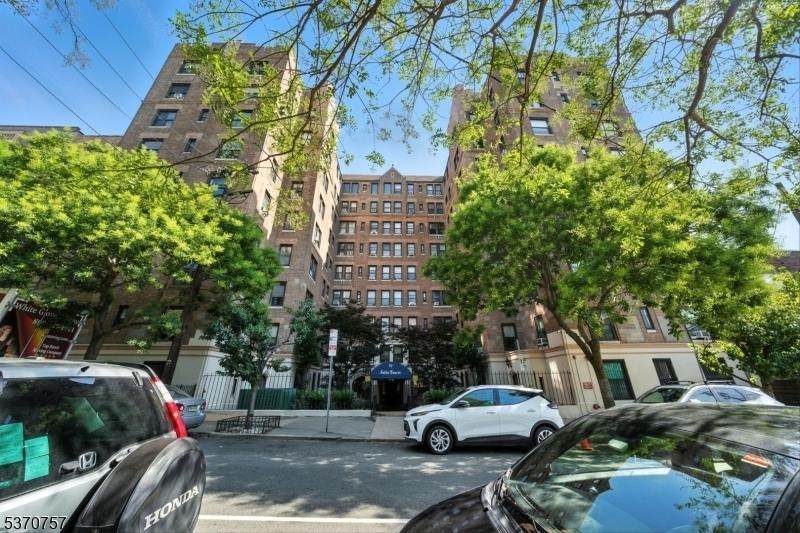 50 Glenwood Ave - Photo 1