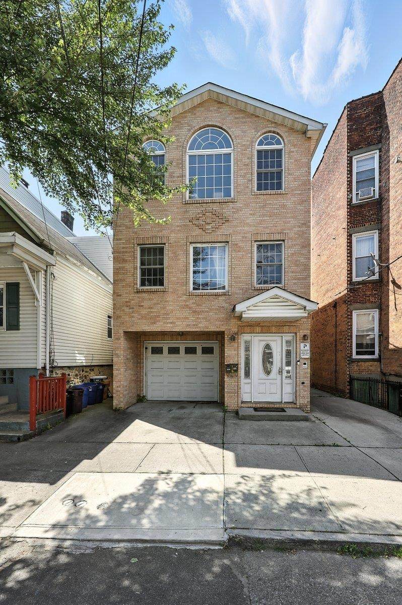 207 New York Ave - Photo 1