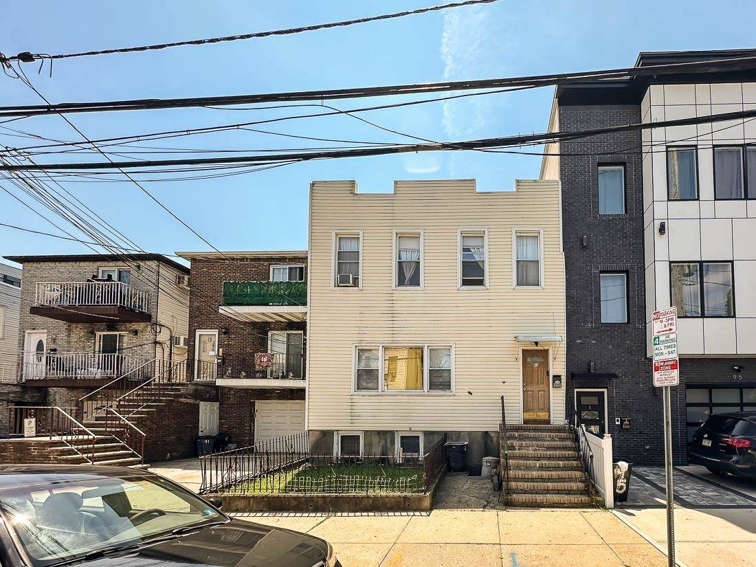 93 Jefferson Ave - Photo 1