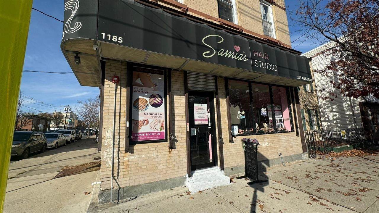 1185 Summit Ave - Photo 1