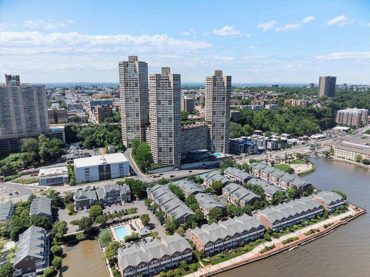 7002 Blvd East - Photo 1