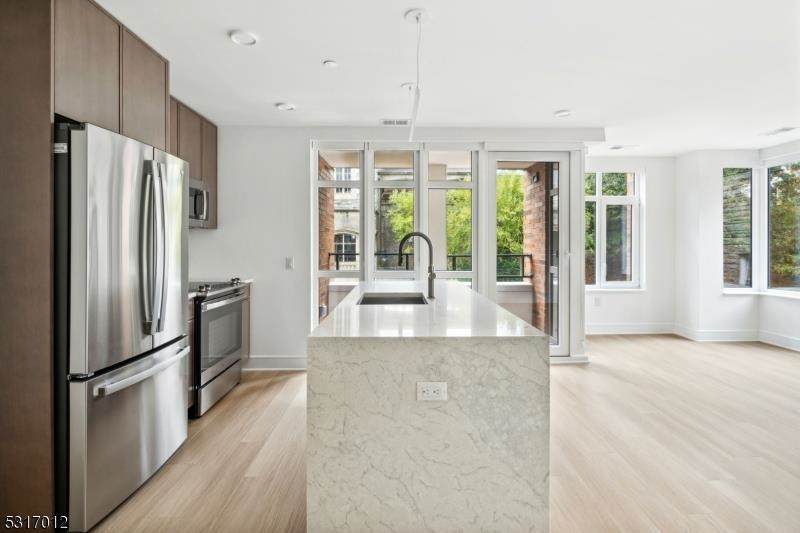 14 Lincoln Pl - Photo 1