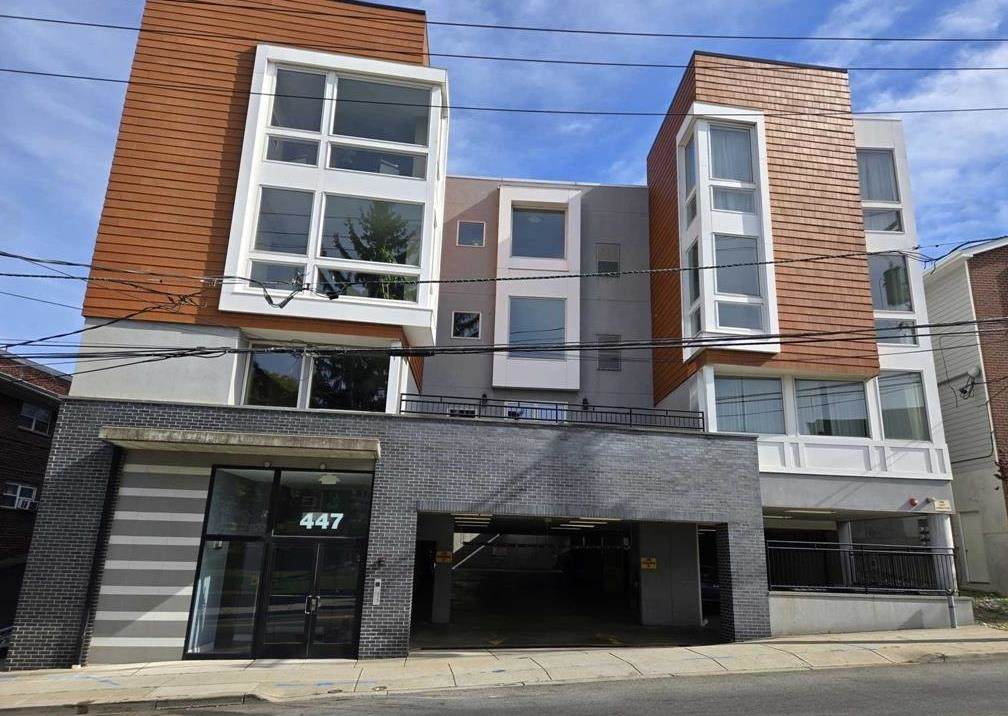 447 Fairview Ave - Photo 1