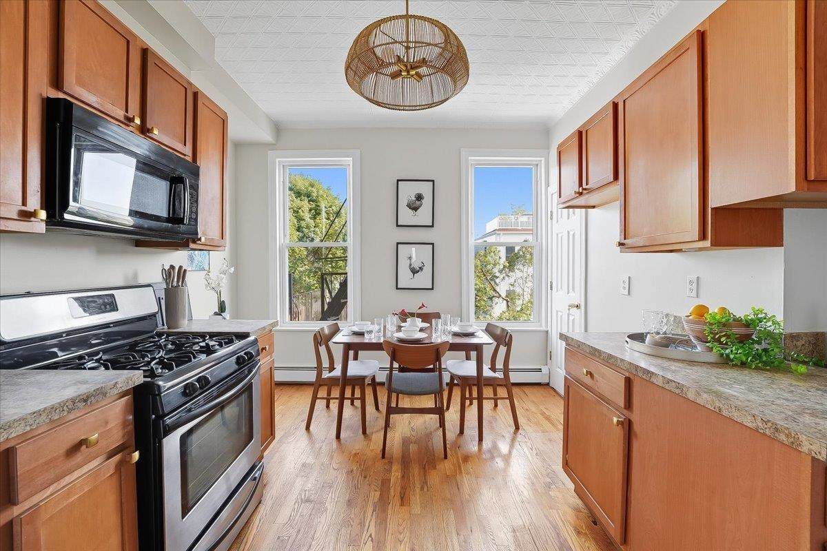 198 Bowers St - Photo 1