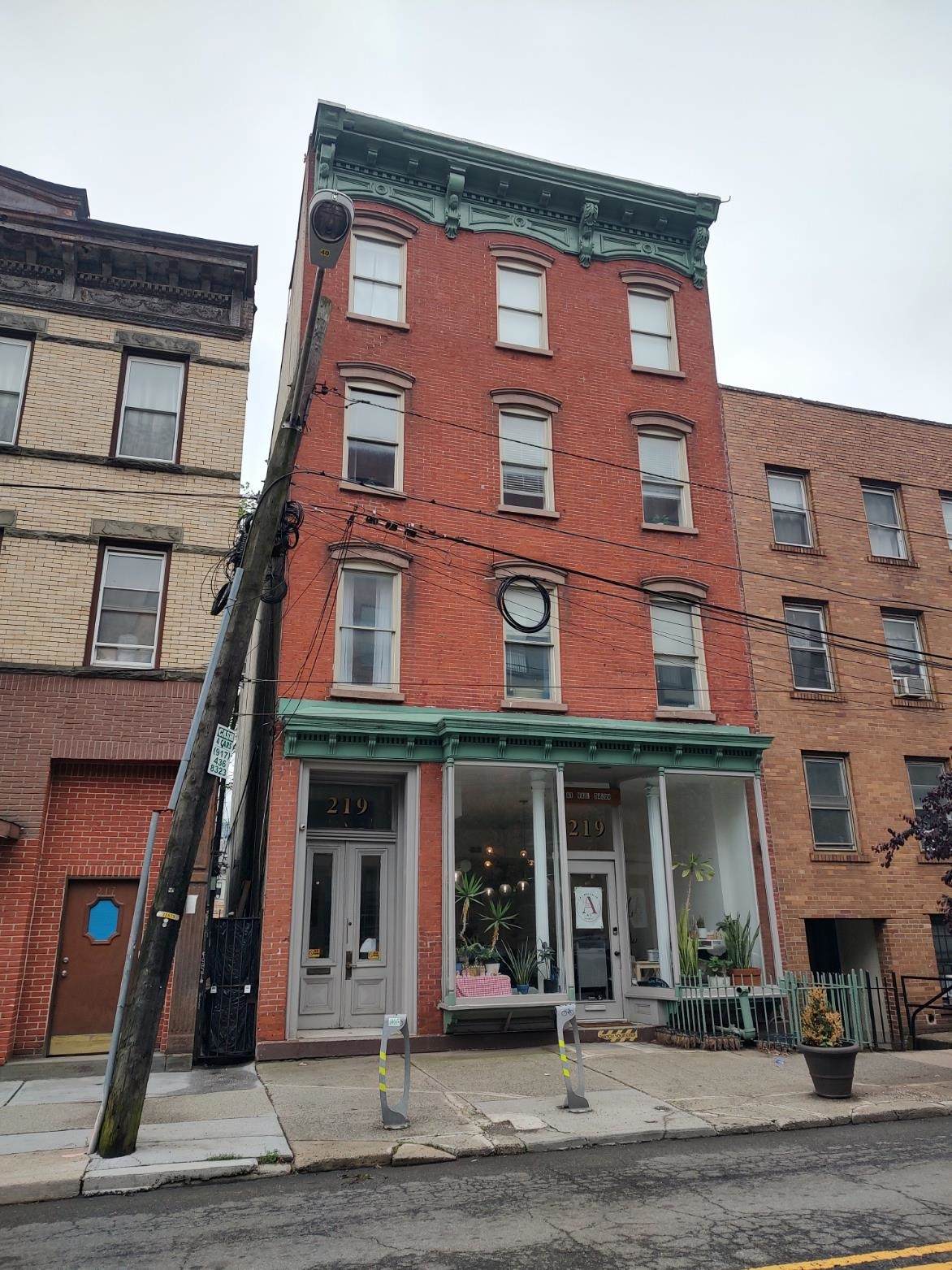 219 Montgomery St - Photo 1