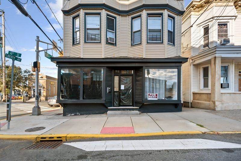 1526 43RD ST - Photo 1