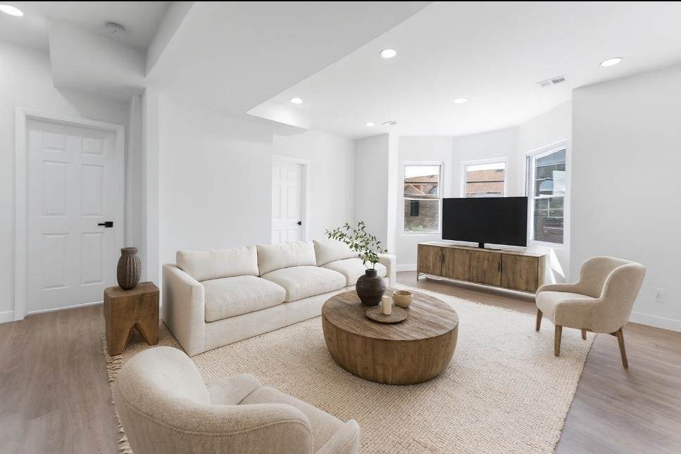 437 Bramhall Ave - Photo 1