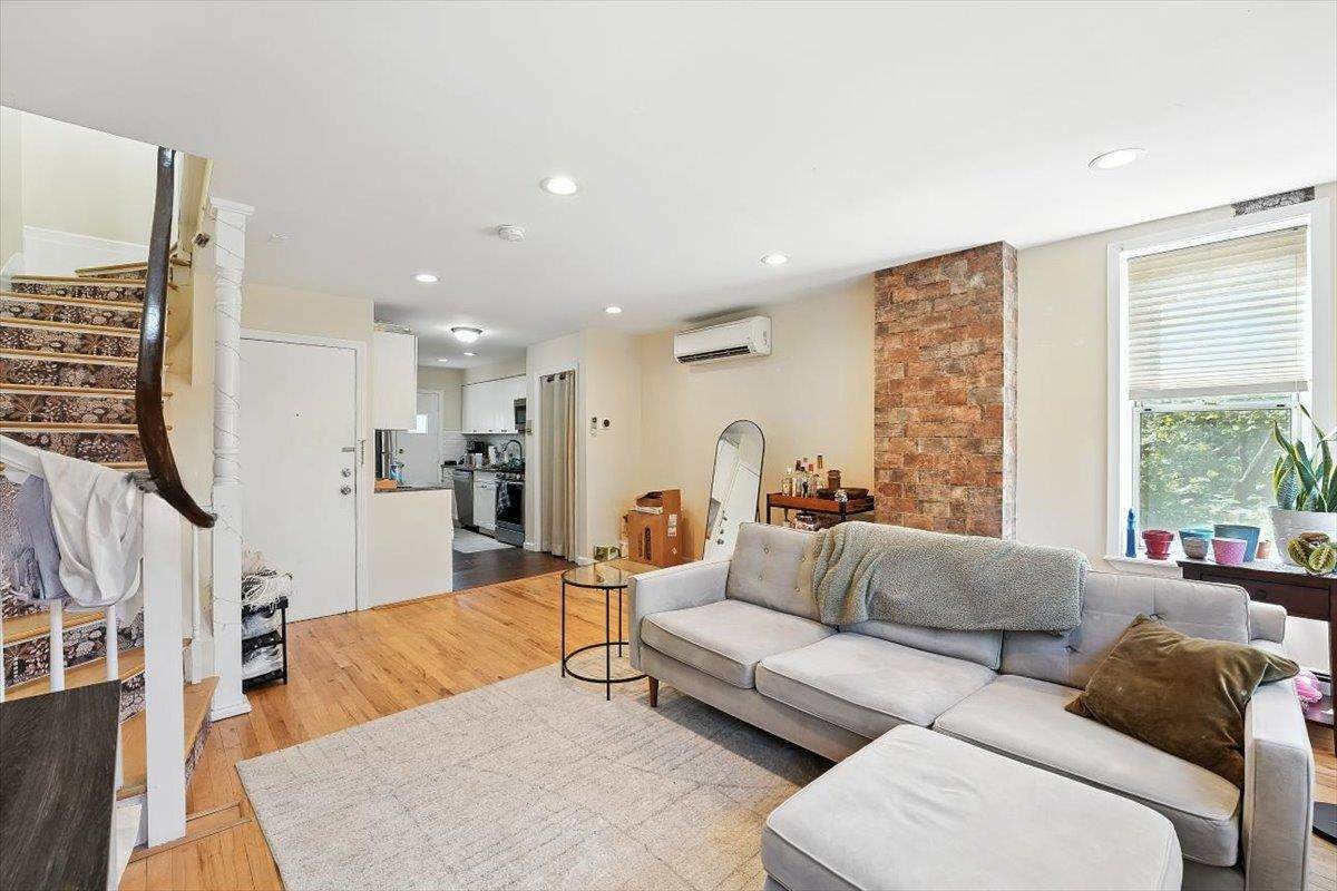 612 Jersey Ave - Photo 1