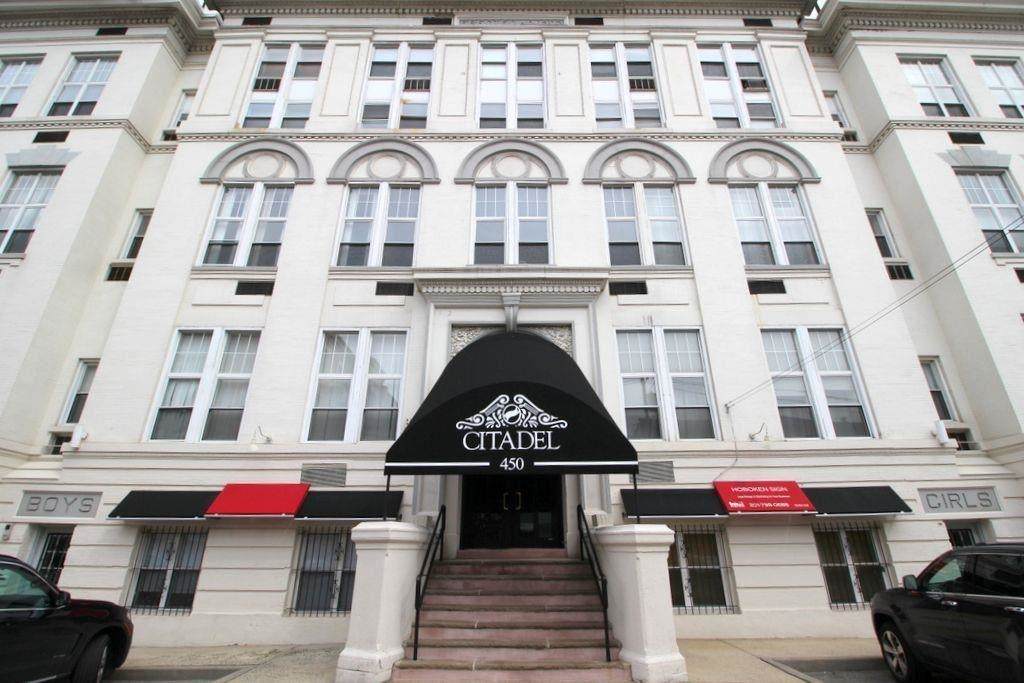 450 7TH ST - Photo 1