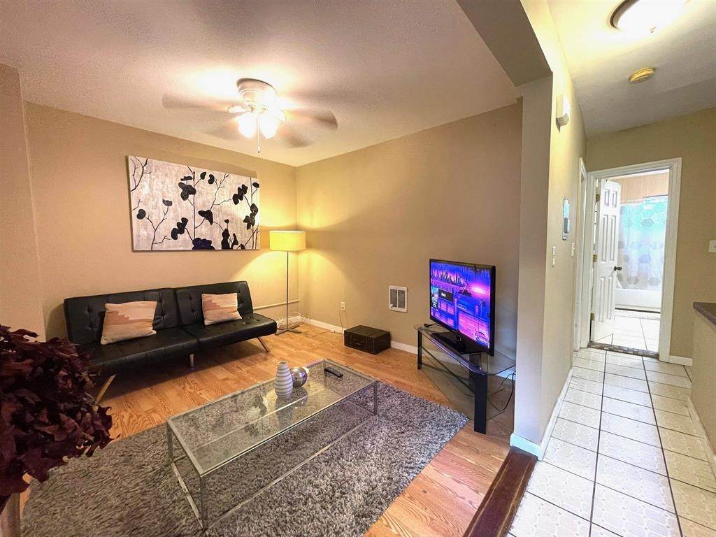 812 Grand St - Photo 1