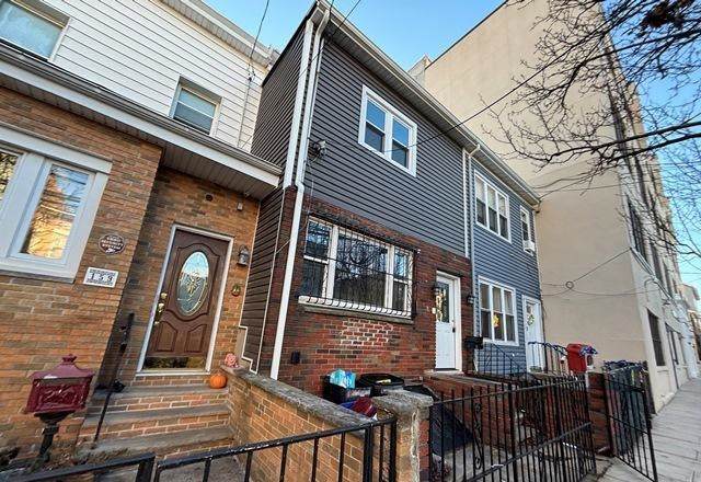 161 19TH ST - Photo 1