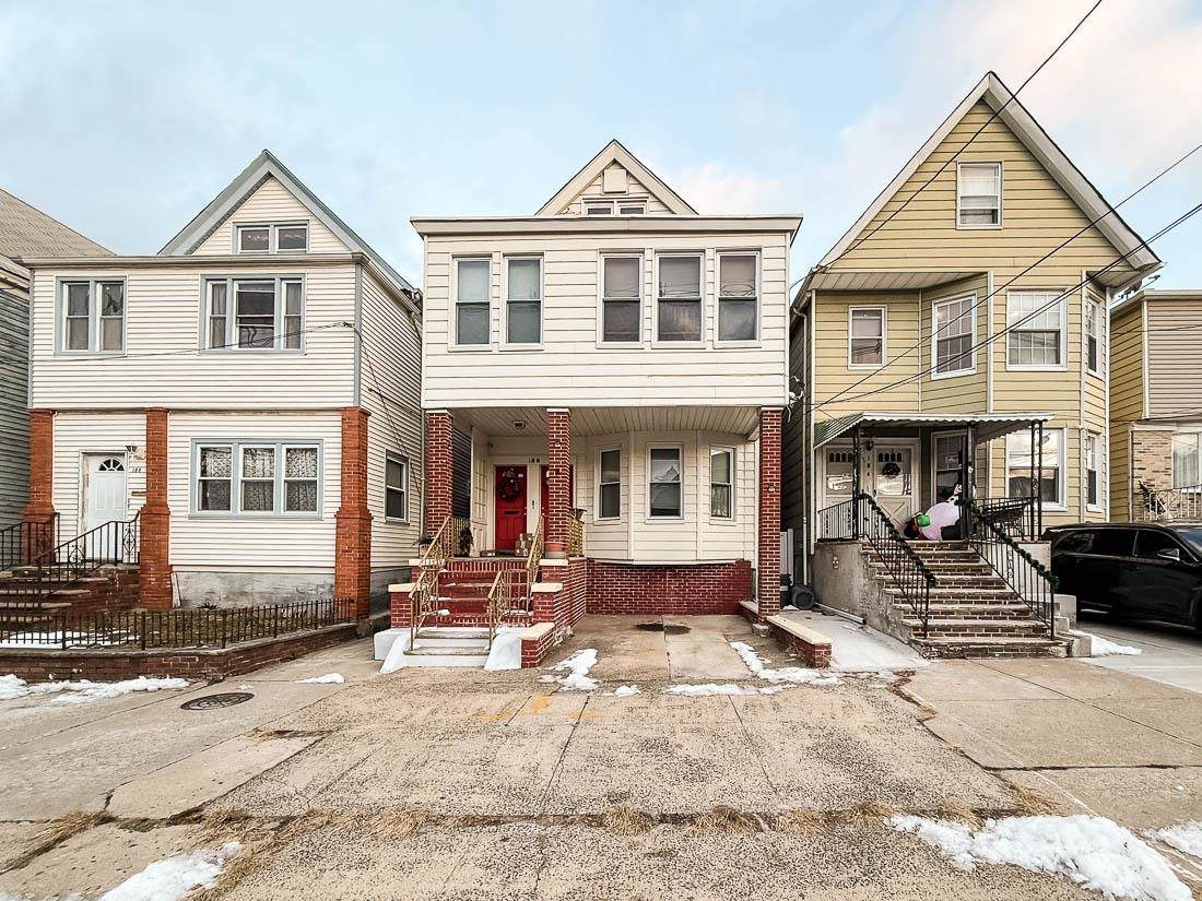 186 Avenue C - Photo 1