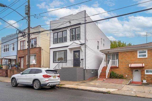 143 Roosevelt Ave - Photo 1