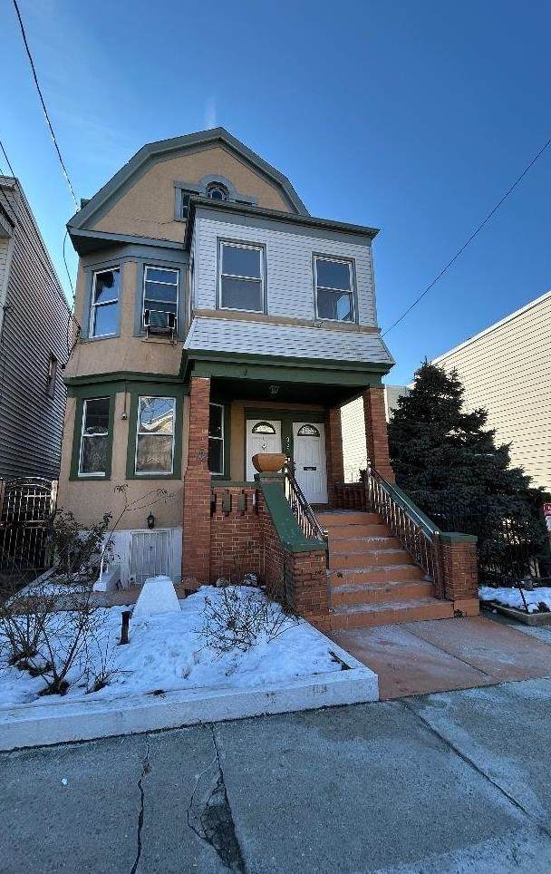 333 Danforth Ave - Photo 1