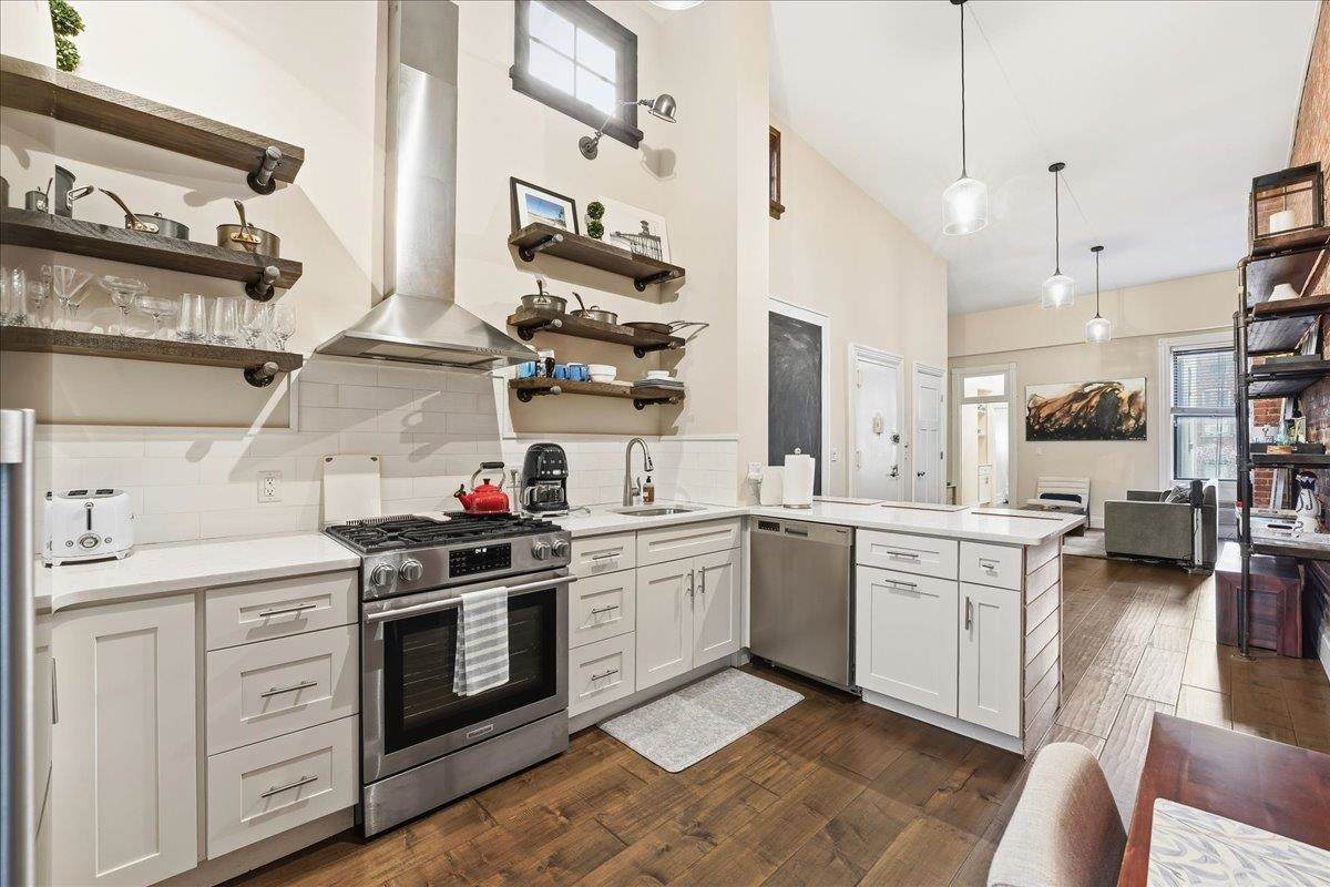 1122 Hudson St - Photo 1