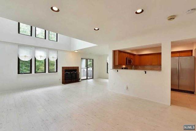 798 Spinnaker Ct - Photo 1