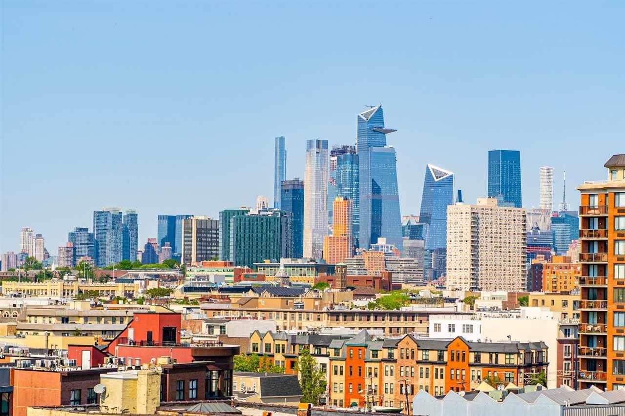 700 Grove St - Photo 1