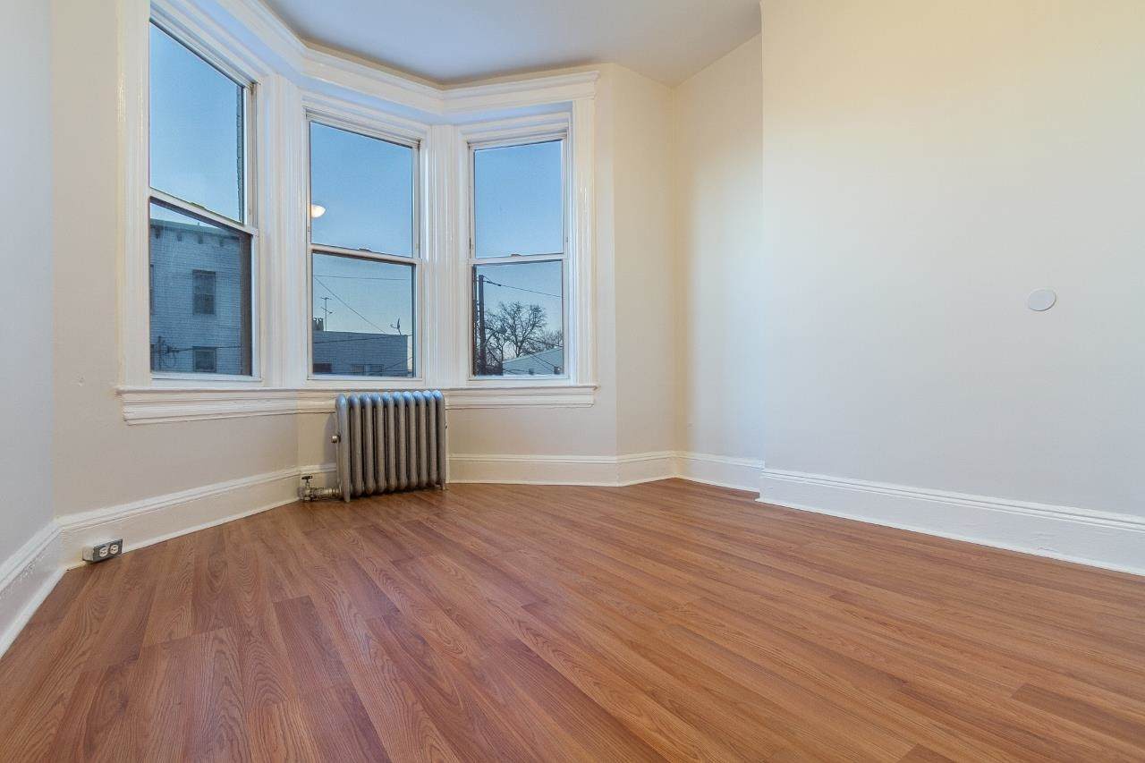 202 Delaware Ave - Photo 1