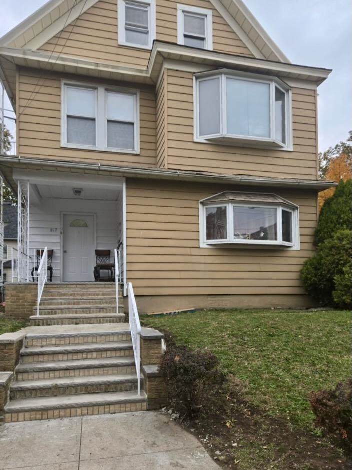 817-819 Avenue C - Photo 1