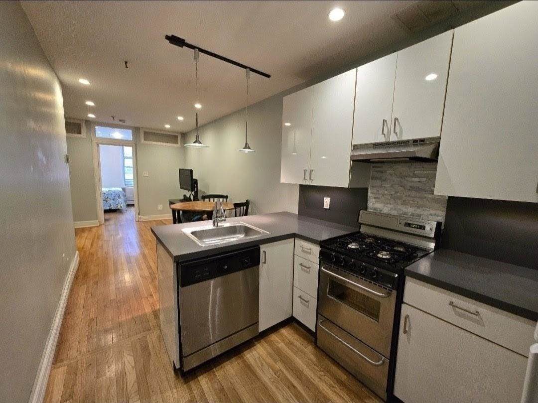 129 Clinton St - Photo 1