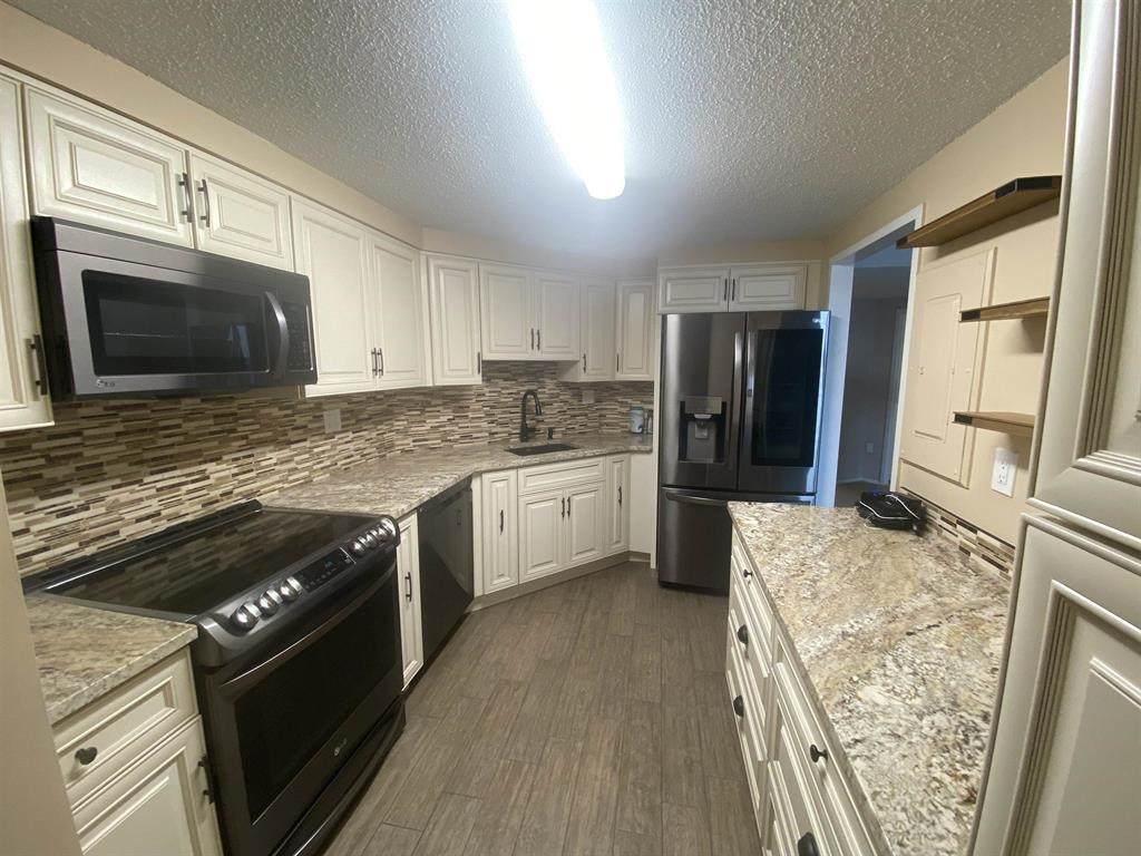 1836 Harmon Cove Tower - Photo 1