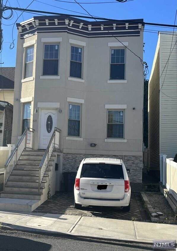 1525 38TH ST - Photo 1