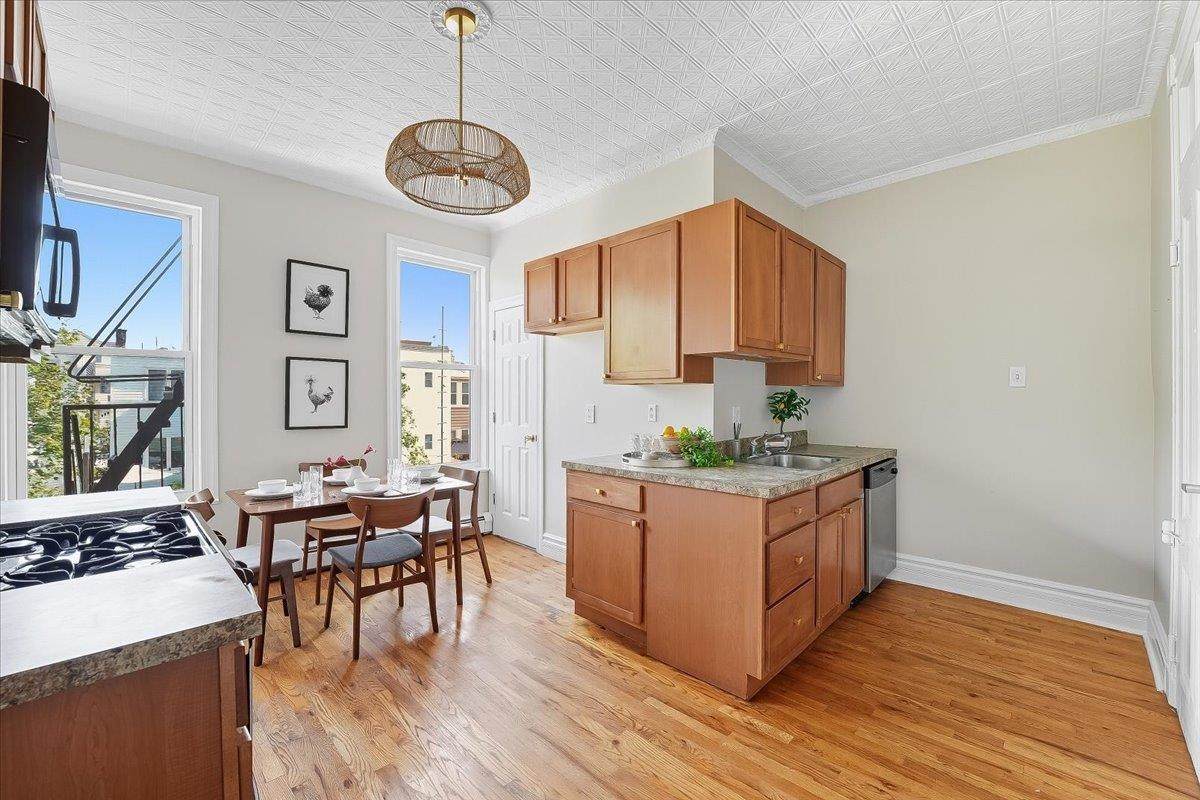 198 Bowers St - Photo 1