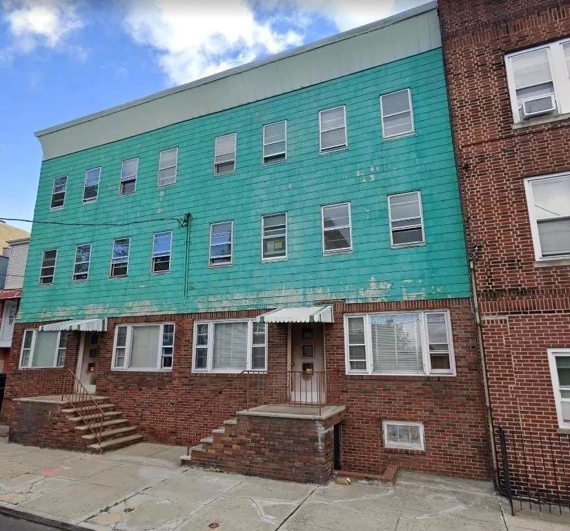 84 Sherman Ave - Photo 1